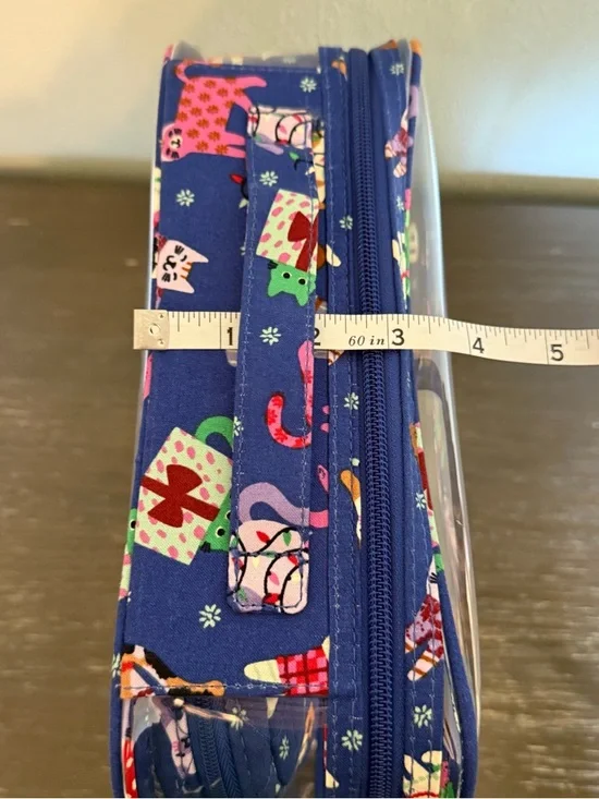 NWT Vera Bradley Quilted Catnip Christmas Print Cosmetic Bag Set of 4 - Picture 11 of 11